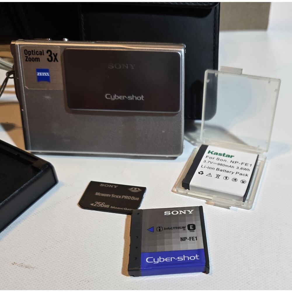 Sony Cyber-shot DSC-T7 Silver Y2K Digicam Bundle 256 Memory Stick Charger TESTED - Picture 6 of 7